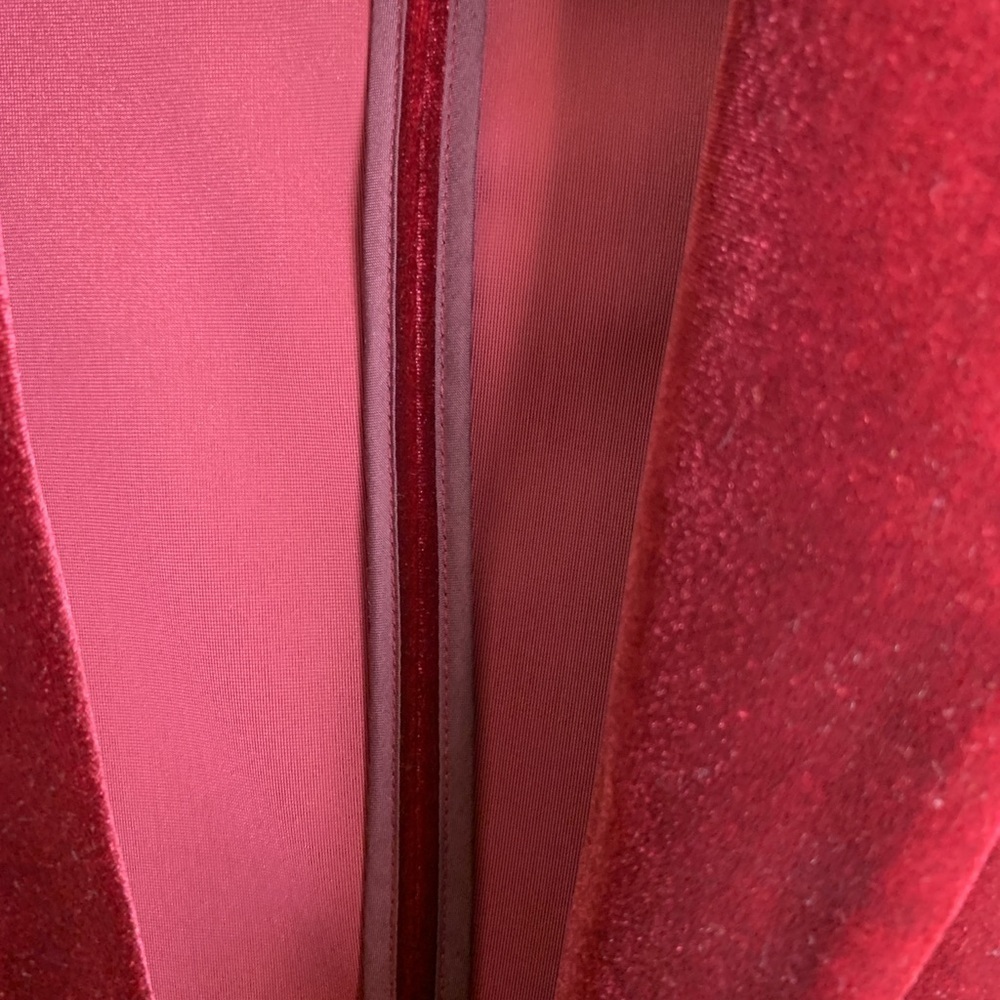 Amanda &. Chelsea Velvet Blazer - Red - Picture 10 of 12